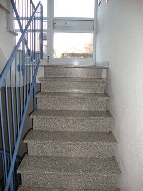 Treppe Zugang Wohnung - 