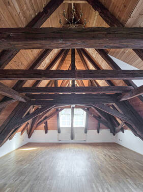B3 - Gemütliche 3 Zimmer-Dachgeschoss-Wohnung im Altbau