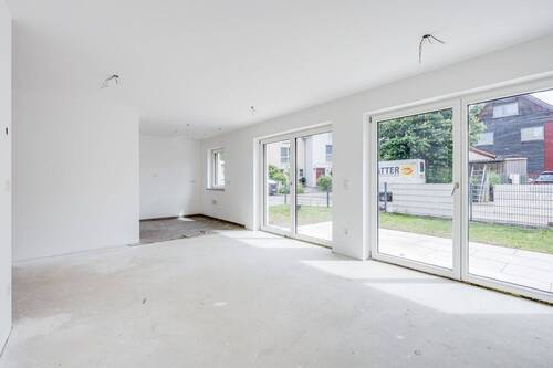 Wohnzimmer - 6 Zimmer Doppelhaushälfte zum Kaufen in München