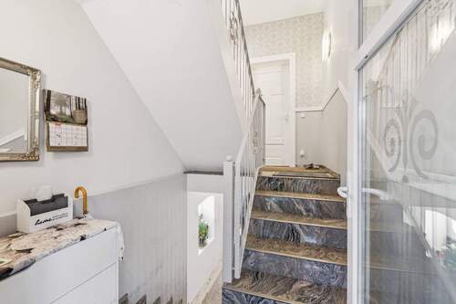 Treppenhaus - 7 Zimmer Mehrfamilienhaus, Wohnhaus in Bestensee