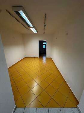 Hinterraum.jpg - 2 Zimmer Gewerbeobjekt (Büro, Produktion, Verkauf) in Weißenfels
