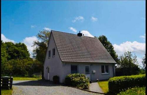 e5673f34-68c4-4a68-b655-bc2c5f46098f.jpg - Stilvolles Einfamilienhaus in ruhiger Lage - Leck