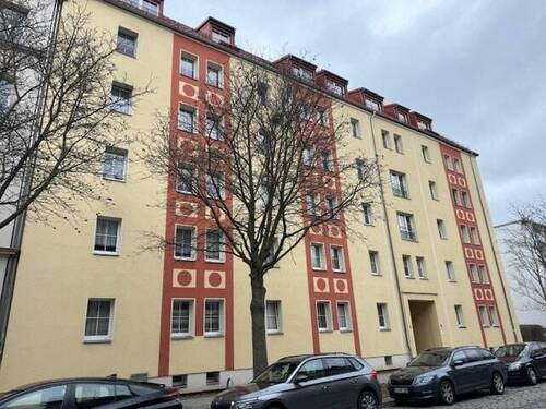vordere Straßenansicht - Exklusive Wohnung mit Balkon u. Aufzug