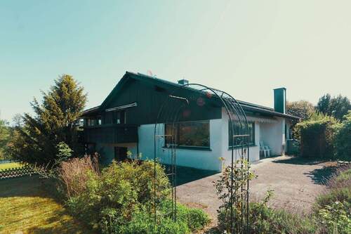 Objektansicht mit Terrasse - 