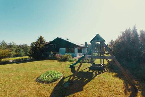 Objektansicht mit Garten - Individuelles Wohnhaus mit Gartenparadies und separatem Appartement