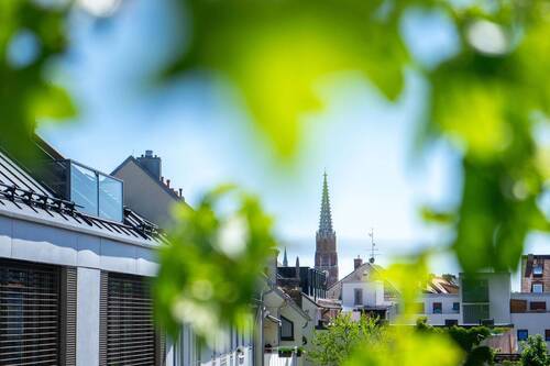Ruhige Innenhof-Dachterrasse mit Blick zur Mariahilfkirche. - 3 Zimmer Etagenwohnung zum Kaufen in München