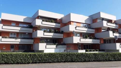 Vorderansicht 1 - 3 Raum Eigentumswohnung mit Tiefgaragenstellplatz
