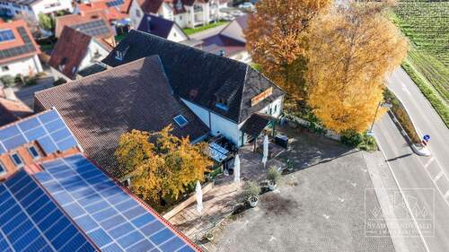 Luftbild Eingang und Parkplatz Restaurant - 