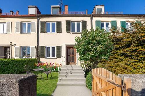 visualisierter Vorgarten - Familientraum in Harlaching (Tiroler Platz): Helles RMH mit schönem Garten, Balkon & Einzelgarage.