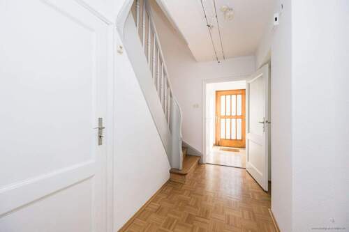 Eingangsbereich - 5 Zimmer Reihenmittelhaus zum Kaufen in München