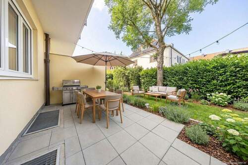 visualisierte Terrasse & Garten - Reihenmittelhaus mit 118,00 m&sup2; in München zum Kaufen