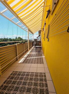 Balkon im Obergeschoss - 9 Zimmer Mehrfamilienhaus, Wohnhaus in Marxzell