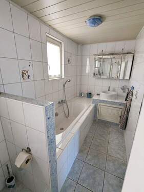 Tageslichtbadezimmer im Obergeschoss - 