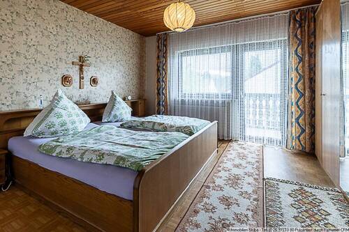 Schlafzimmer mit Balkonzugang - 