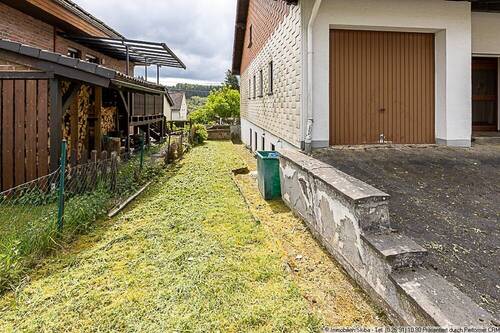 Weg neben dem Haus - 