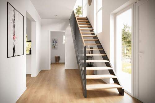 Diele mit spezieller Treppe - Einfamilienhaus in Oerlinghausen