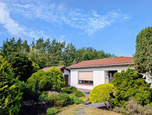 Eingangsbereich - Barrierefreier Doppelhaus Bungalow am Waldrand mit großem Garten in Seenähe - Uckermark