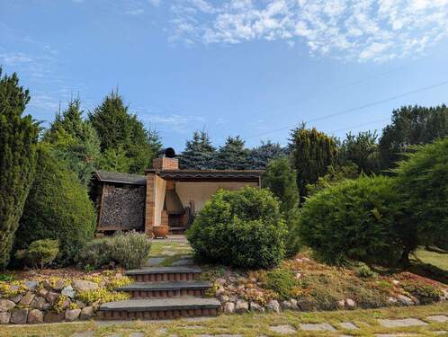 Sitzecke hinter dem Haus - 