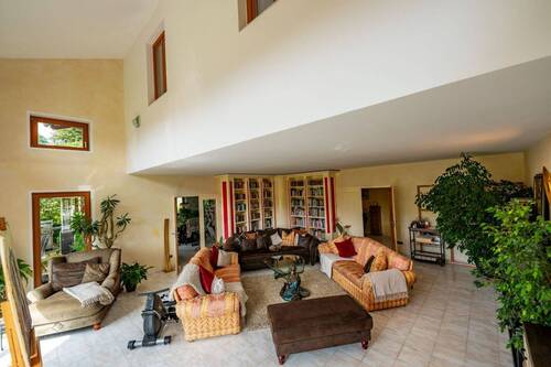 Wohnzimmer - Einfamilienhaus mit 467,00 m&sup2; in Prien am Chiemsee zum Kaufen