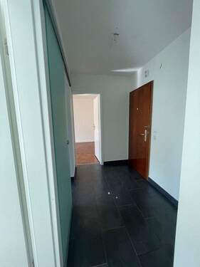 EG Mitte 2 Zimmer Flur - 