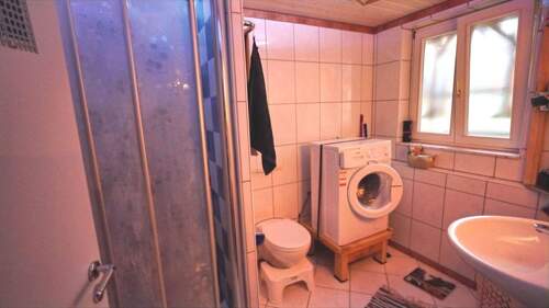 Tageslichtbad mit Dusche - 2 Zimmer Etagenwohnung in Salem