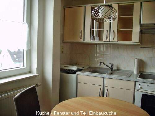 Einbauküche mit Oberschränken - 