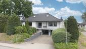 Straßenansicht - Klassiker mit umfassendem Raumangebot in ruhiger, grüner Lage von Helmstorf