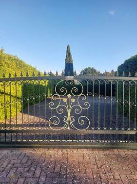 Elektrisches Tor - Einfamilienhaus mit 205,00 m&sup2; in Rechlin zum Kaufen