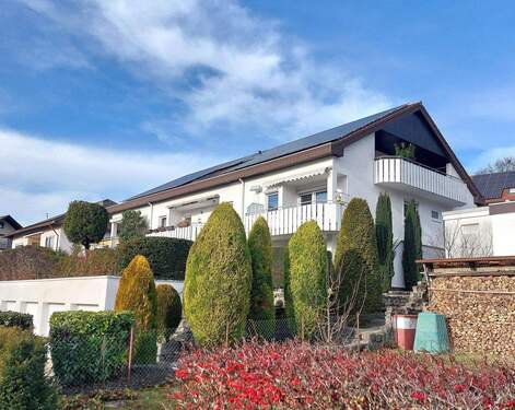 Balkon DG und Garagen - Gelegenheit zum Neuanfang! 2-Zimmer teilmöbliert, großer Balkon und Garage - Provisionsfrei!