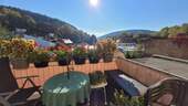Terrasse mit Blick in die Berge - 