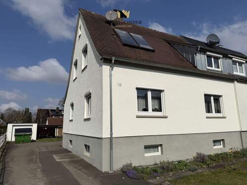 Zufahrt - Sofort verfügbare Doppelhaushälfte in Burgrieden, Garage, großer Garten, 4 Schlafzimmer