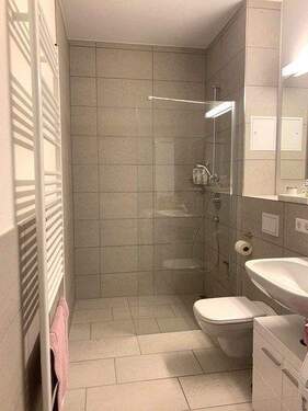 Impression Badezimmer - Mehrfamilienhaus, Wohnhaus mit 192,00 m&sup2; in Stuttgart zum Kaufen