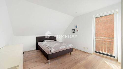 1. OG Schlafzimmer 1 - 