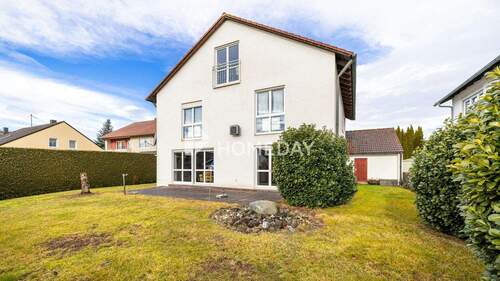 Außenansicht 1 - Großzügiges Einfamilienhaus mit Gewerbeeinheit, Sauna und Doppelgarage in ruhiger Lage