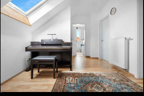 LICHTDURCHFLUTETE DIELE - WOW! Viel Platz für die Familie - mit Innenhof, Keller & Mainnähe!