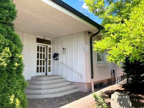 Hauseingang - Einfamilienhaus mit 271,00 m² in Künzell zum Kaufen