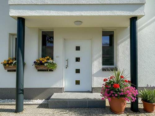 Titelbild - Bezugsfreies Zweifamilienhaus mit aktuell 4 Wohneinheiten und großem Garten