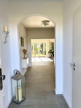 Flur, Blick bis in den Garten - Doppelhaushälfte mit 126,00 m² in Bremen zum Kaufen