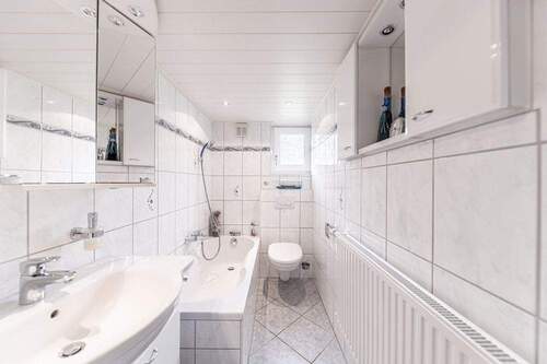 Bad - Einfamilienhaus mit 105,60 m&sup2; in Pinneberg zum Kaufen