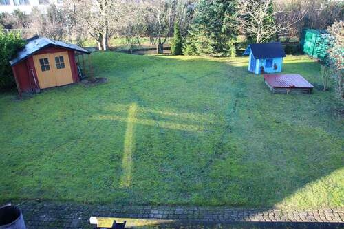 BLICK IN DEN GARTEN - 