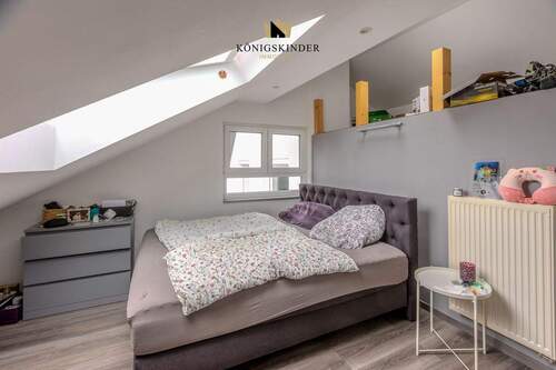 Schlafzimmer mit Dachfenstern (Wohneinheit 2) - 