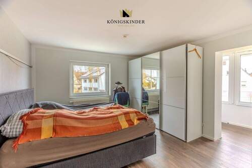 Großzügiges Schlafzimmer mit Ankleide (Wohneinheit 1) - 