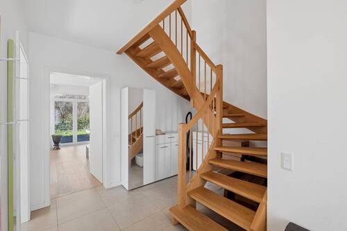 Treppe zum Obergeschoss - 