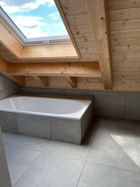 Dach Bad DH Links.jpg - 6 Zimmer Doppelhaushälfte zur Miete in Steißlingen