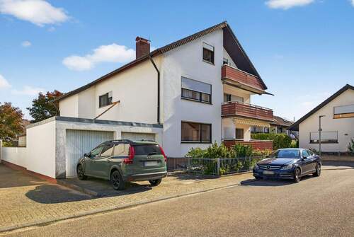 Seitenansicht + Garagen - 
