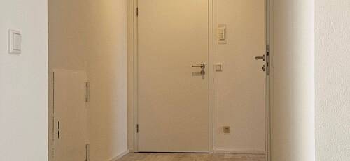 Flur - Aktuell renoviert - 3-Zimmer-Wohnung inklusive eines TG-Stellplatzes und grünem Umfeld