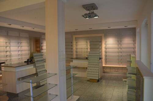 Verkaufsraum - 8 Zimmer Mehrfamilienhaus, Wohnhaus in Lastrup