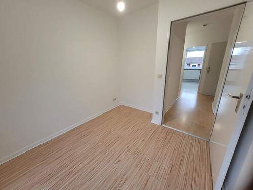 Einblick Arbeits- oder Esszimmer Bild 2 - 