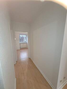Einblick Flur Bild 2 - Etagenwohnung mit 75,10 m&sup2; in Hamburg zur Miete