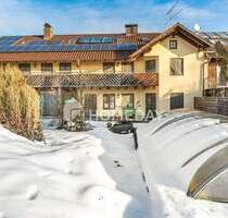 Raum für Generationen - Großzügige Doppelhaushälfte mit beheizten Pool, Kamin & Gartenparadies - Schaufling